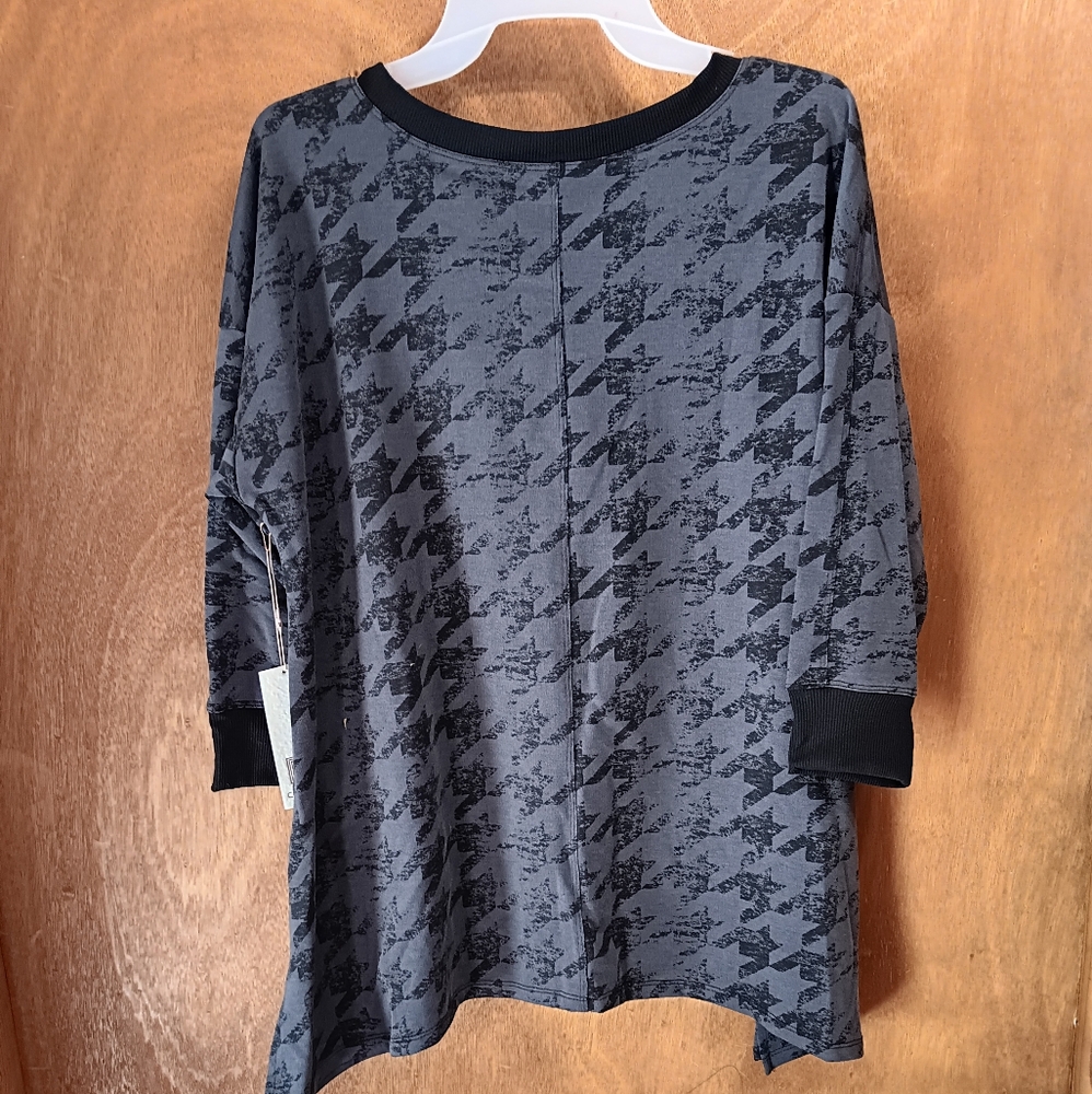Cozy Gray Houndstooth Patterned Top - image 5